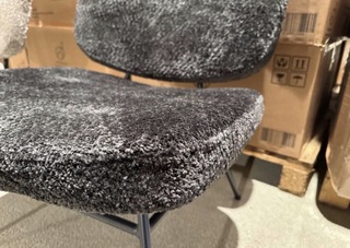 Fauteuil, zwart stof, zwart metalen onderstel